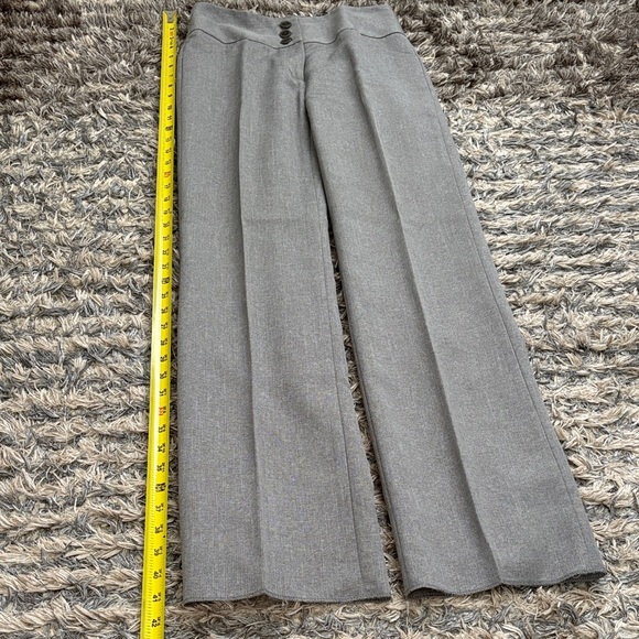 Sophisticated Women's Gray Suit by Tahari, Size 0P - Picture 11 of 12